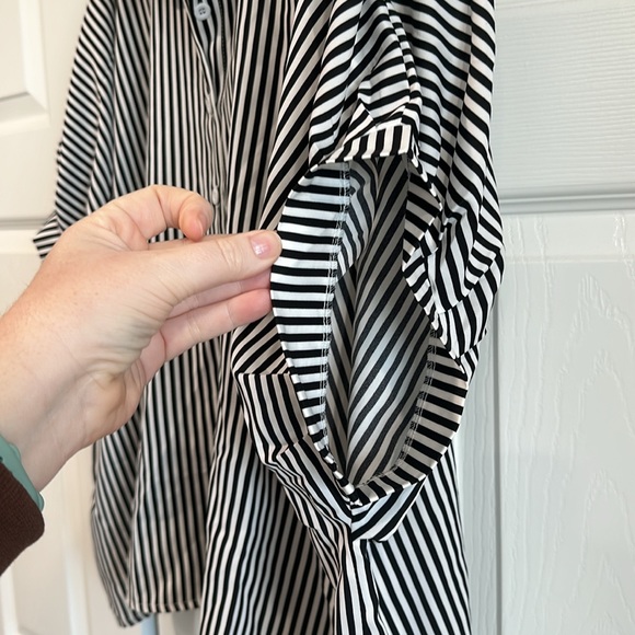 Oversized striped black and white button down shirt. Size xl shirt sleeve shirt - Picture 3 of 6